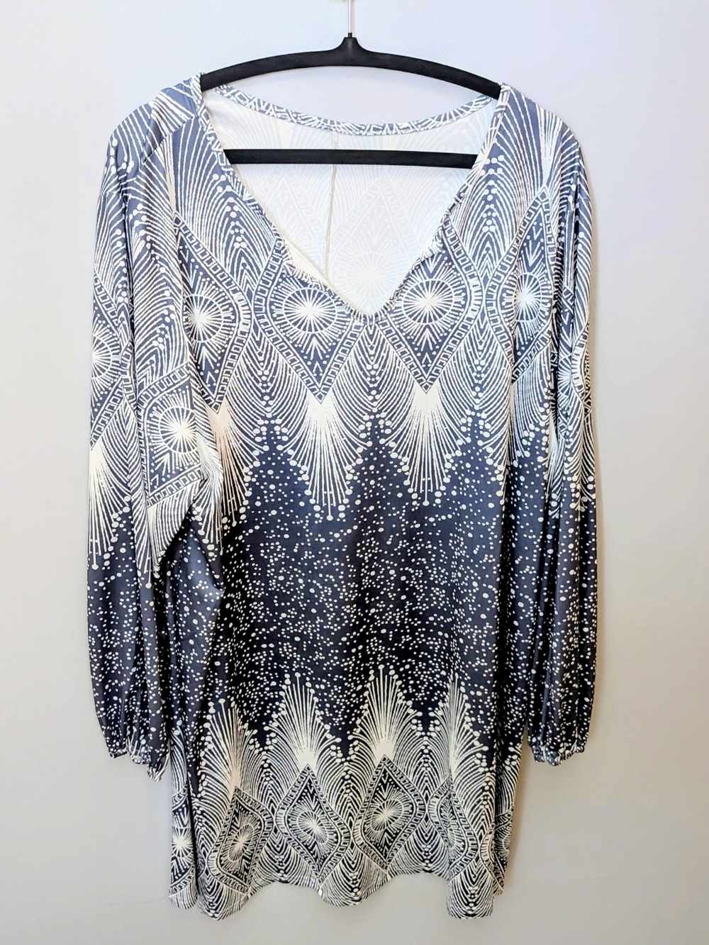 Long Sleeve V-Neck Navy and White Patterned Dress